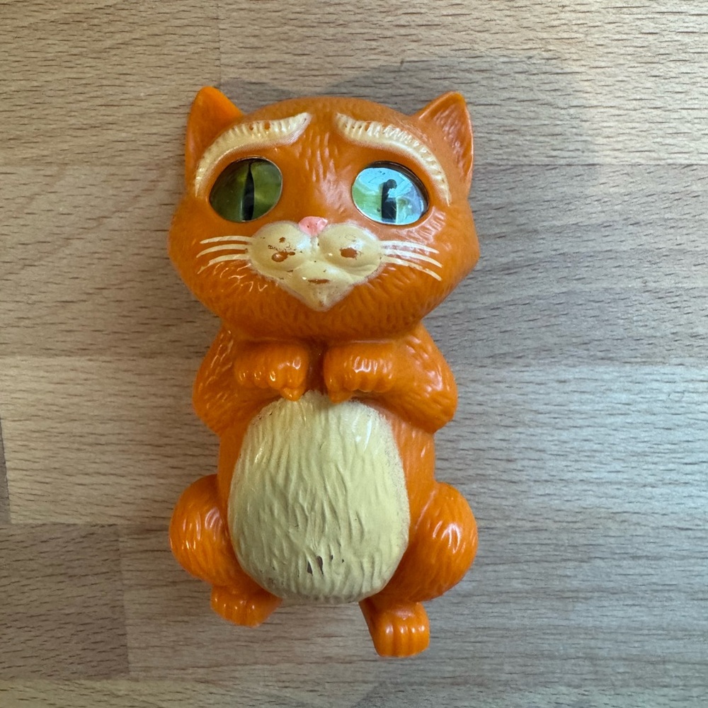 McDonald’s Shrek 2011 Puss N Boots Happy Meal Toy - Button Makes Eyes Open Wide